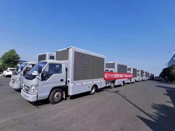 35 unités de camions publicitaires à LED personnalisées pour le marché africain
