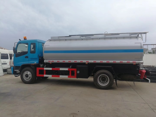 ISUZU FTR 15000L carbon steel fuel tank truck
