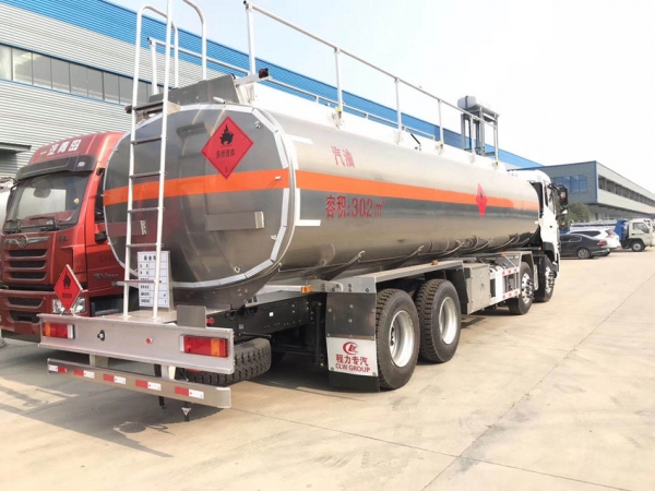 Maintenance of gas circuit, oil circuit and electrical circuit system of oil tank truck