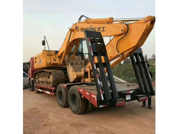 Heavy duty 8x4 platform truck for excavator transport