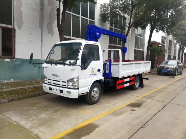 ISUZU 5t truck mounted 3t crane