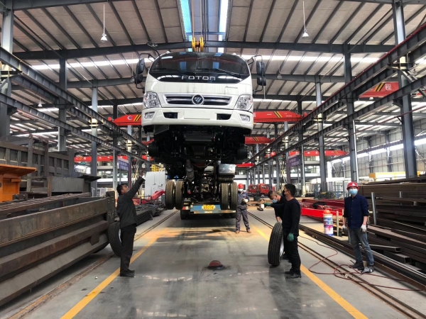 100 units of small 3m3 fuel tank truck under production by Chengli