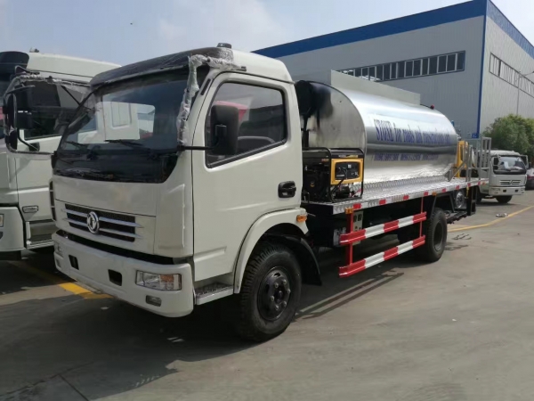 Distributeur d‘asphalte intelligent Dongfeng 5t pour l‘exportation
