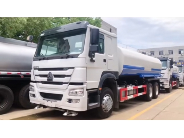 HOWO 20t water tank trucks be customized and exported by Chengli