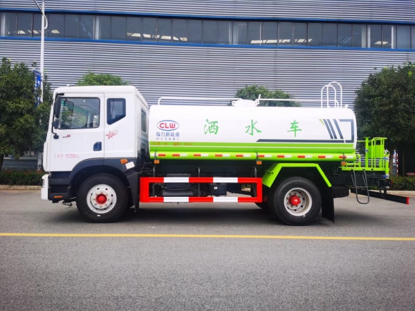 Camions d‘arrosage d‘eau de haute qualité CLW pour la livraison