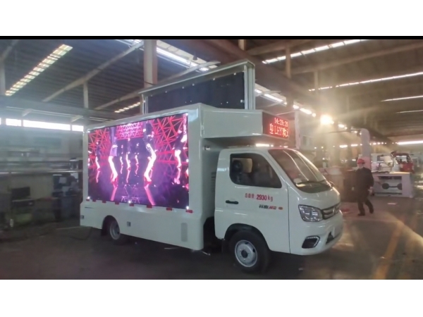 How to operate LED advertising vehicle correctly?