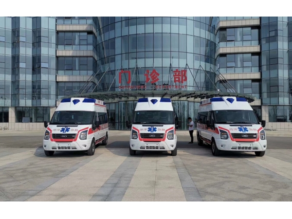 3 unités de véhicules ambulances FORD V348 personnalisées pour l‘hôpital du Shandong