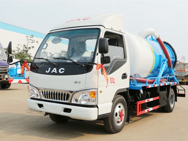 The difference between vacuum sewer suction truck and fecal suction truck