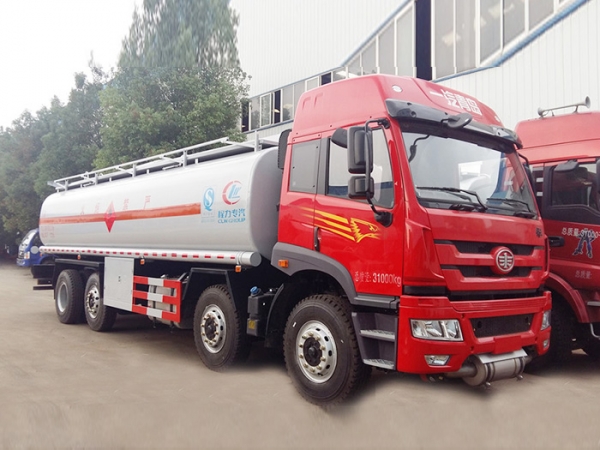 Camion-citerne d‘essence en aluminium de 25Kl à 30Kl en provenance de Chine