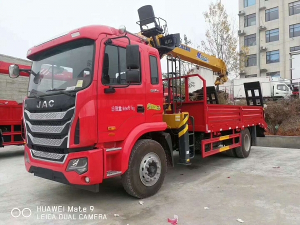 Grue montée sur camion JAC 8-10 t en provenance de Chine