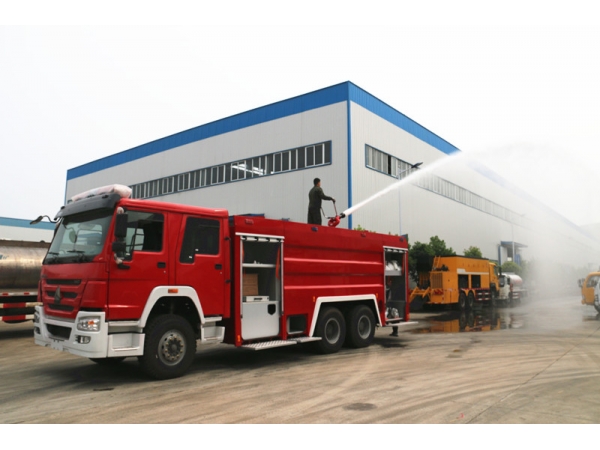 Camion de pompier HOWO 6x4 371 Hp avec réservoir d‘eau de 10m3 et réservoir de mousse de 2m3