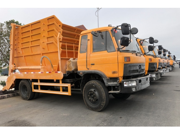 120 unités de camion à ordures à bras articulé exportées à Madagascar