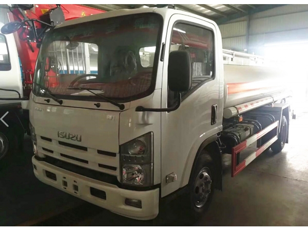 ISUZU 700P 8000L  to 12000L refuel tank truck
