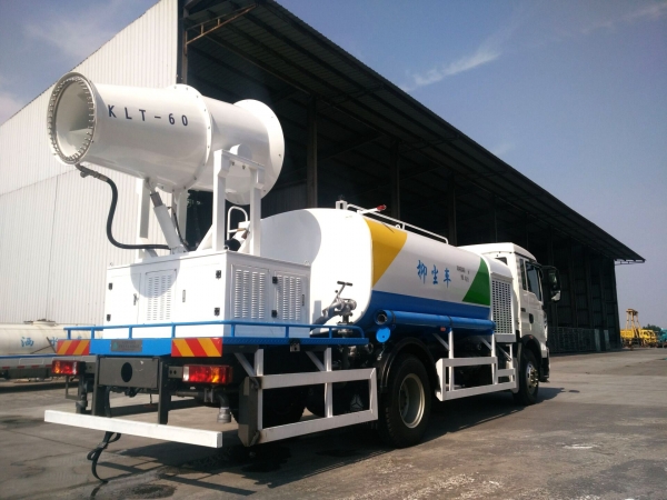 Dust suppression type anti-epidemic disinfection truck