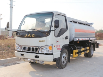 JAC 5000L 6 wheels crude oil bowser truck
