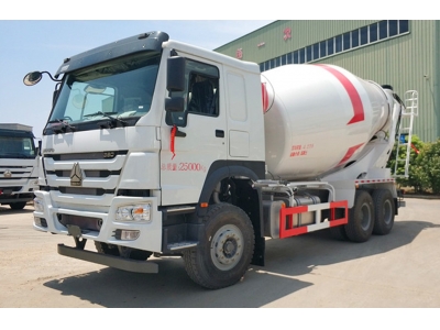 SINOTRUK HOWO 10 wheels 9m3 cement delivery  mixer