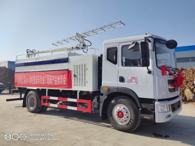 4X2 Photovoltaic Panel cleaning truck