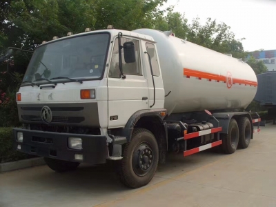 Dongfeng 4x2 15000L camion-citerne de transport de gaz GPL