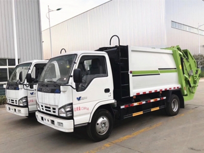 Camion de transport d‘ordures compressé ISUZU 6m3