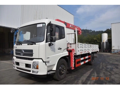 Dongfeng truck mounted with 8t crane
