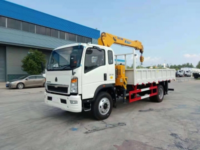 HOWO 5t truck mounted with crane for sale