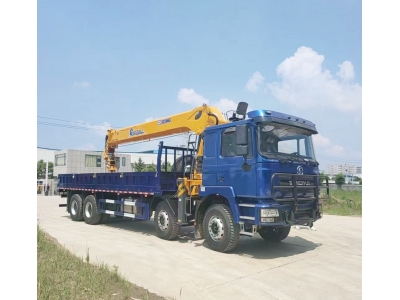 Shacman 8x4 truck mounted with 20t XCMG crane