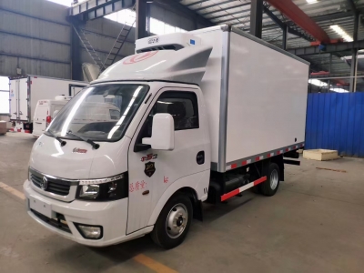 Dongfeng Tuyi small size refrigerated van 