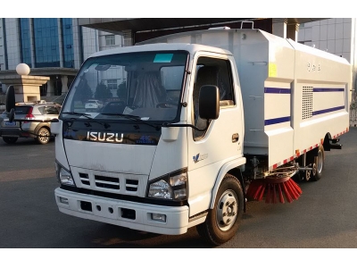 ISUZU 5000L dirty suction sweeper vehicle