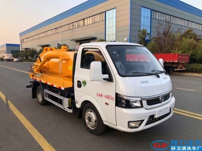 Small 2000L vacuum cleaning vehicle 