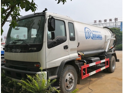 ISUZU 8M3 Vacuum sewer sewage tank truck