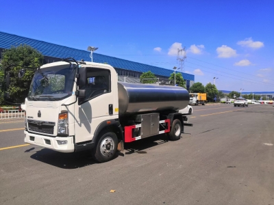 HOWO 5t Stainless steel water tank truck