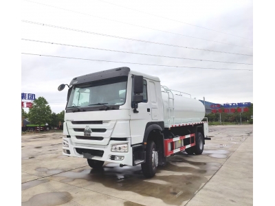 HOWO 9000L drink water transport tank truck