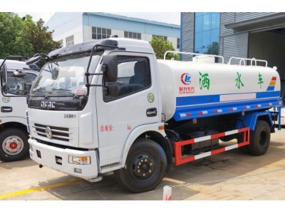 Dongfeng 4x2 8kL water sprinkler tank truck