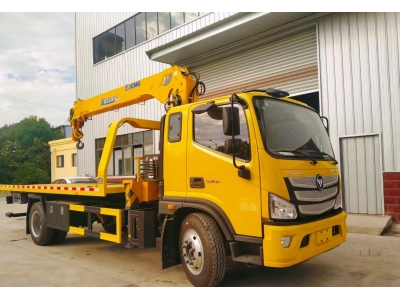 Foton wrecker truck mounted with 6.3t XCMG crane